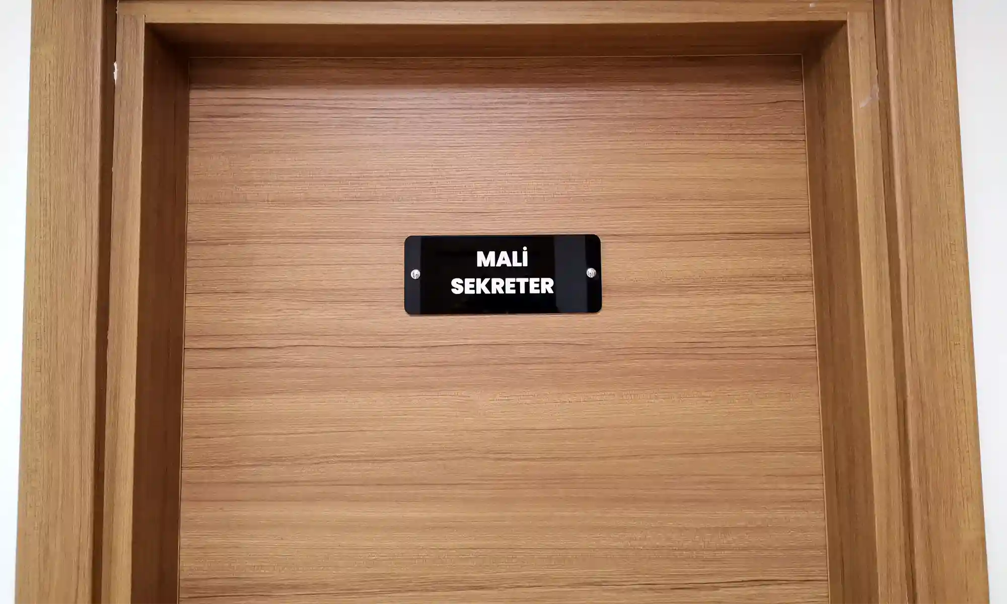 kapı isimliği