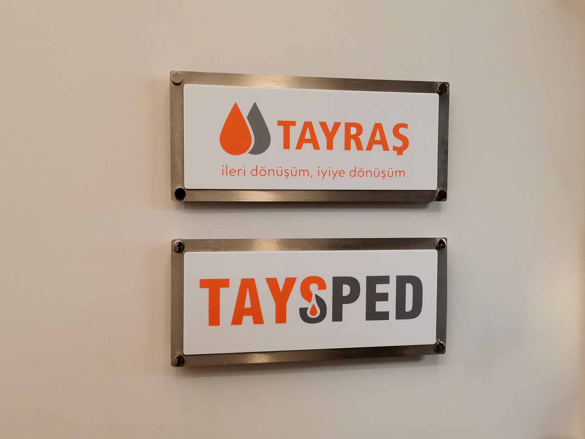 Pleksi canlı ışıklı ofis tabelaları